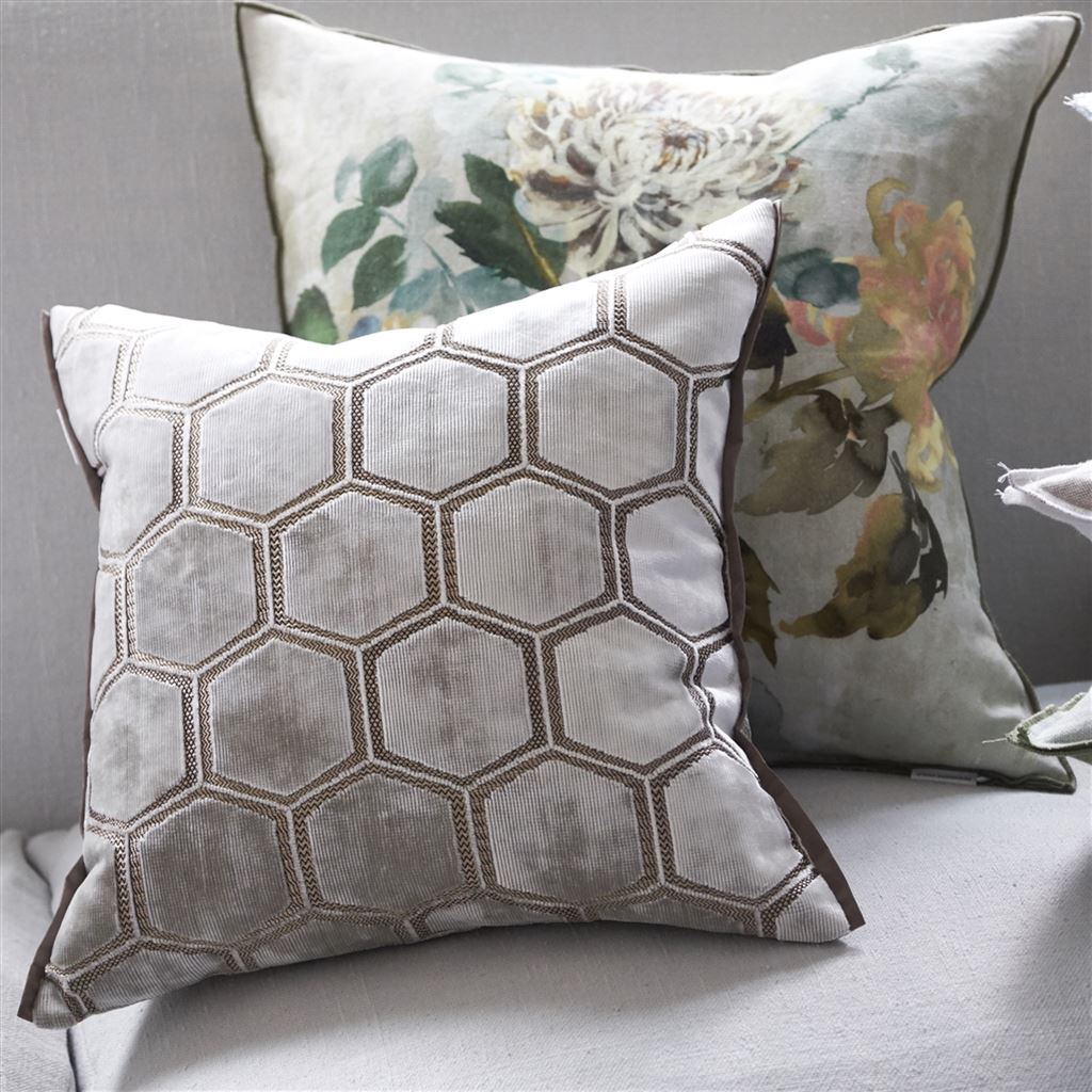 Manipur Oyster Medium Cushion - Bild 5