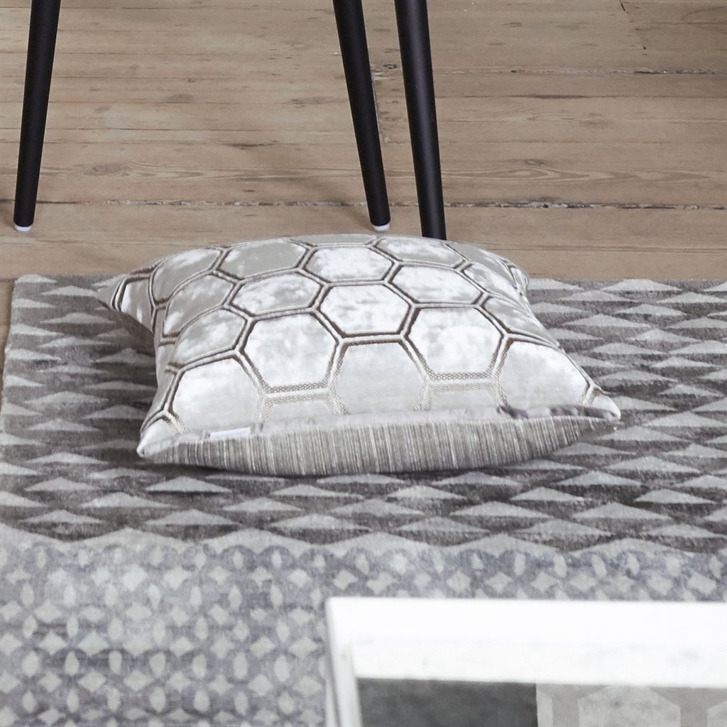 Manipur Oyster Medium Cushion - Bild 7