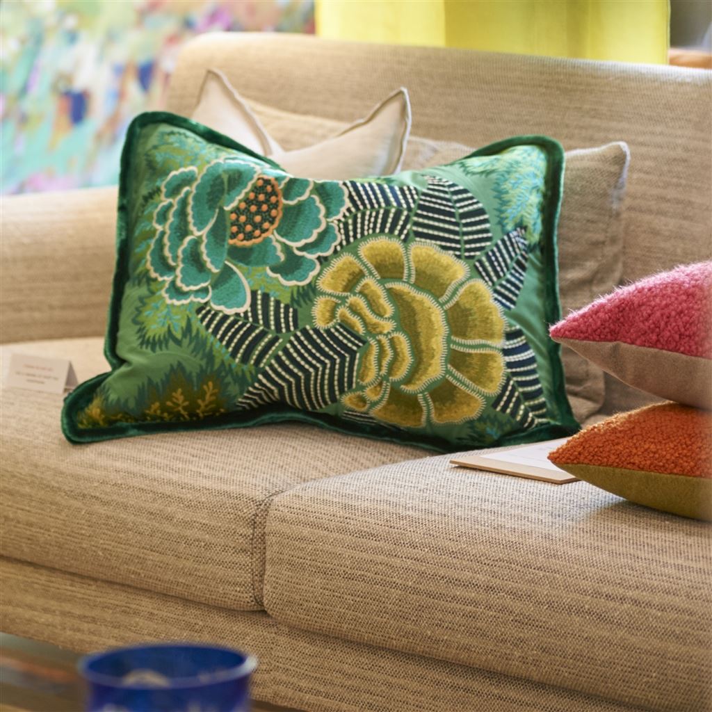 Rose de Damas Embroidered Jade Cushion - Bild 10