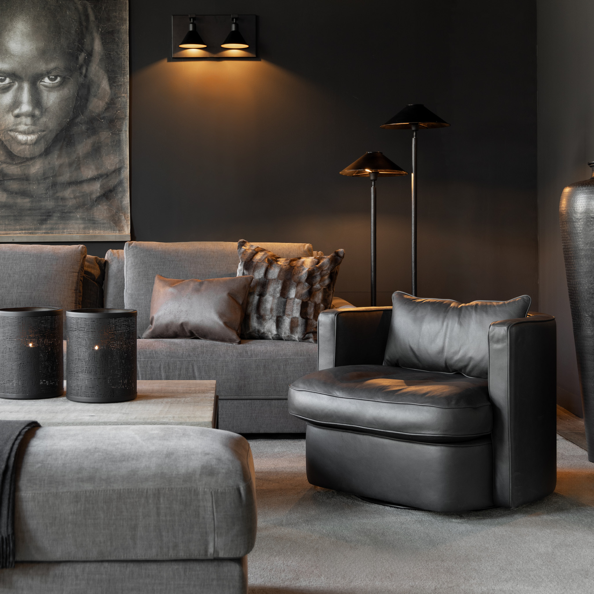 JOAN snurrbar skinnfåtölj - Bild 9